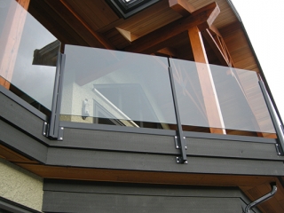 Lan Can Kính Cường Lực – Giải Pháp An Toàn Và Thẩm Mỹ Cho Công Trình Hiện Đại